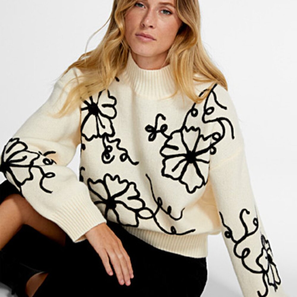 Embossed flower sweater - Picture 2 of 2
